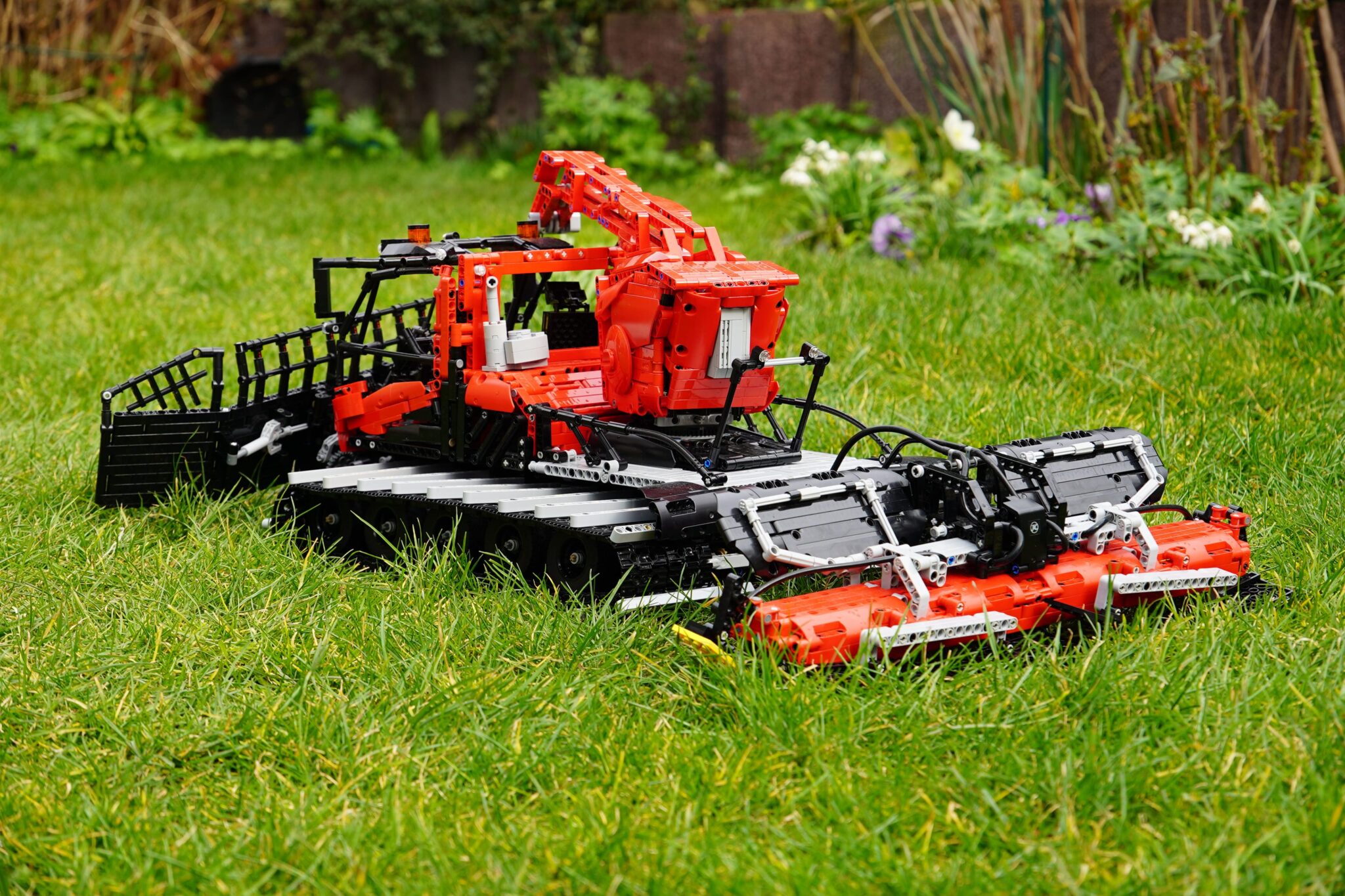 LEGO RC Pistenbully 600W Polar - MisterCreators Custom MOCs